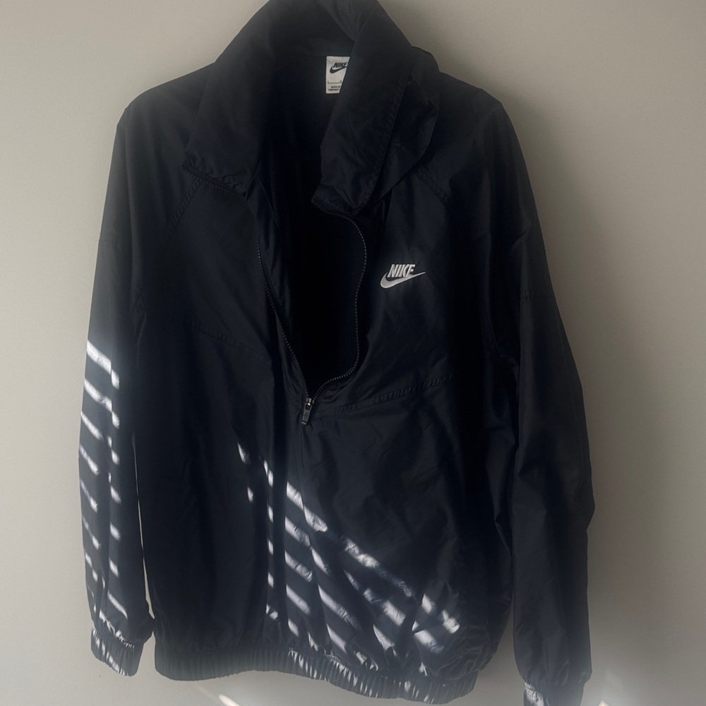 Nike Men's Black Windbreaker Jacket